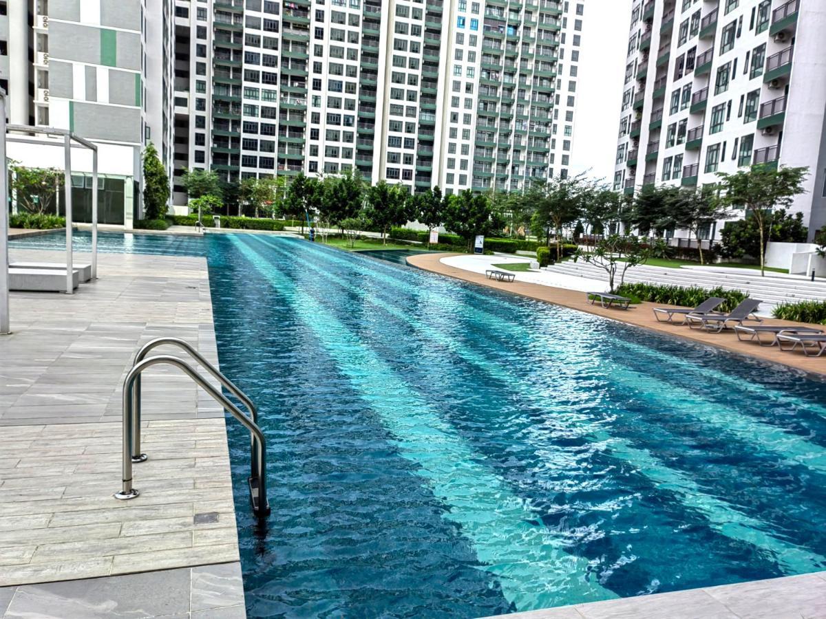 8Scape Residences Batman Vs Ironman@Lsy Home & Leisure Johor Bahru Ngoại thất bức ảnh